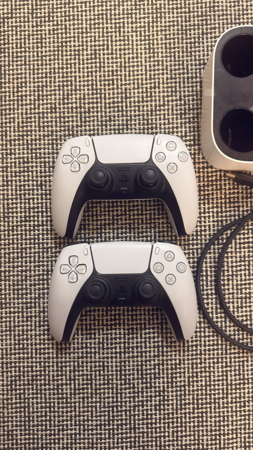 PlayStation 5 Disc edition with 2 controllers, charging dock - photo 2