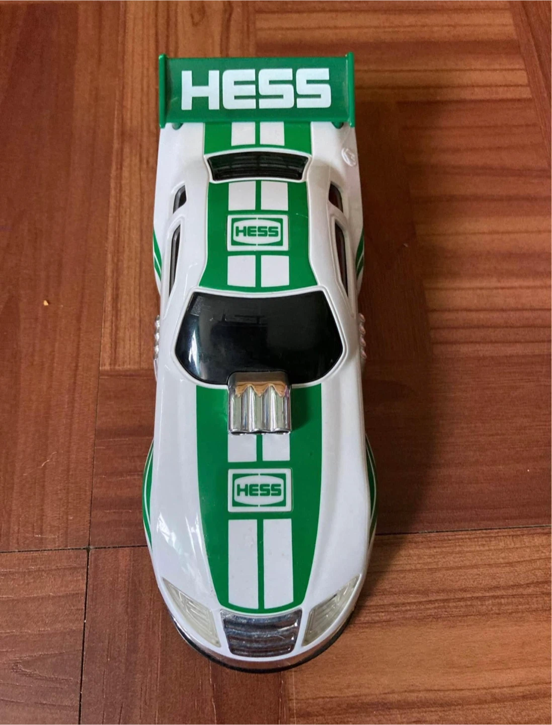 Hess ligth up car/pull back and go