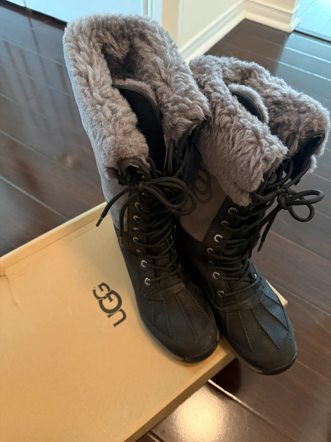 UGG Women's Winter Boots size 9.5 - photo 2