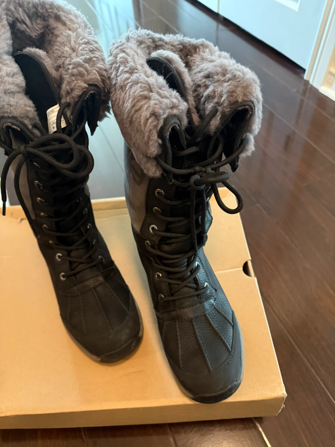 UGG Women's Winter Boots size 9.5 - photo 3