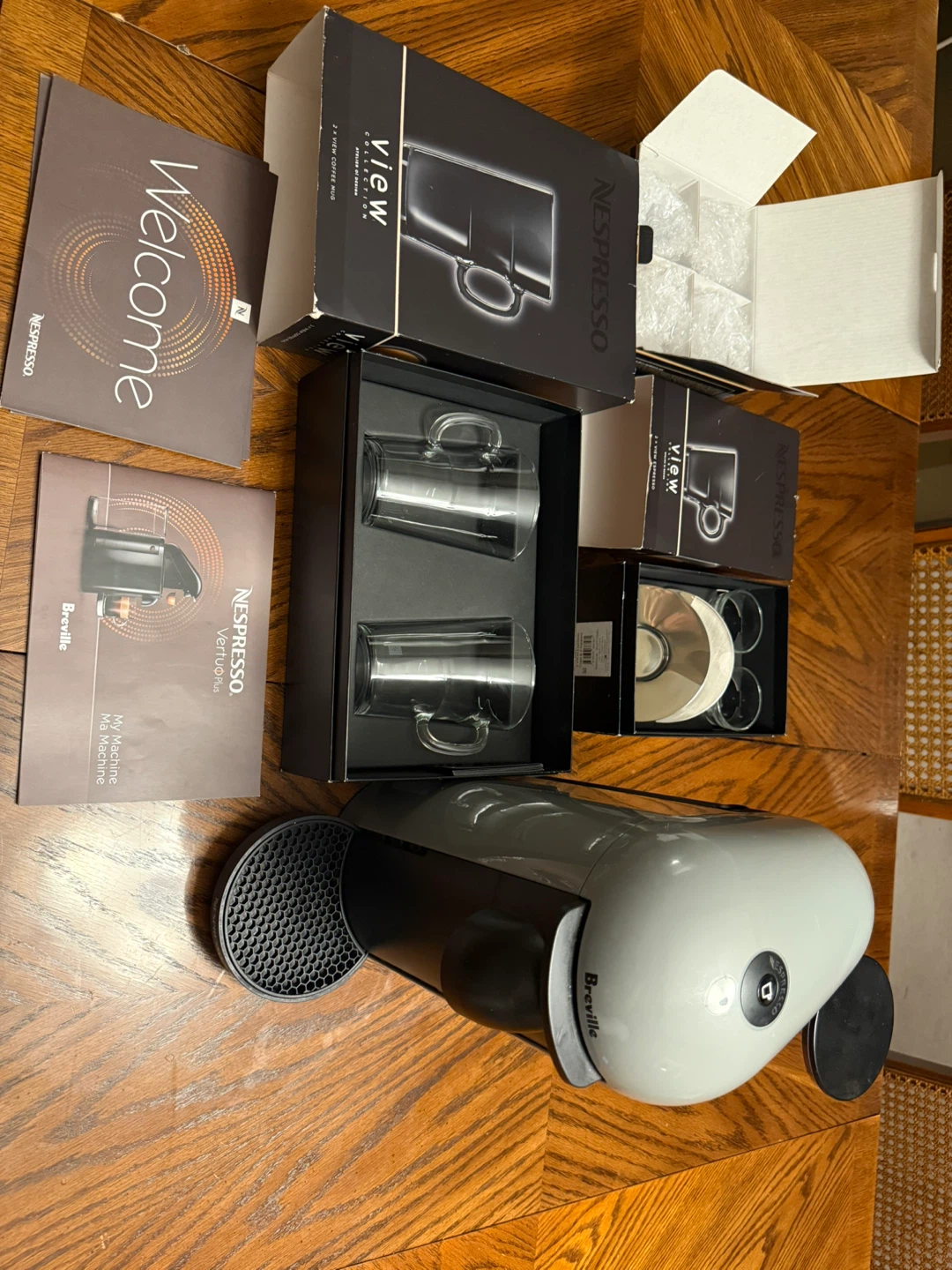 Nespresso Vertuo Plus Coffee Machine with View Collection Mugs