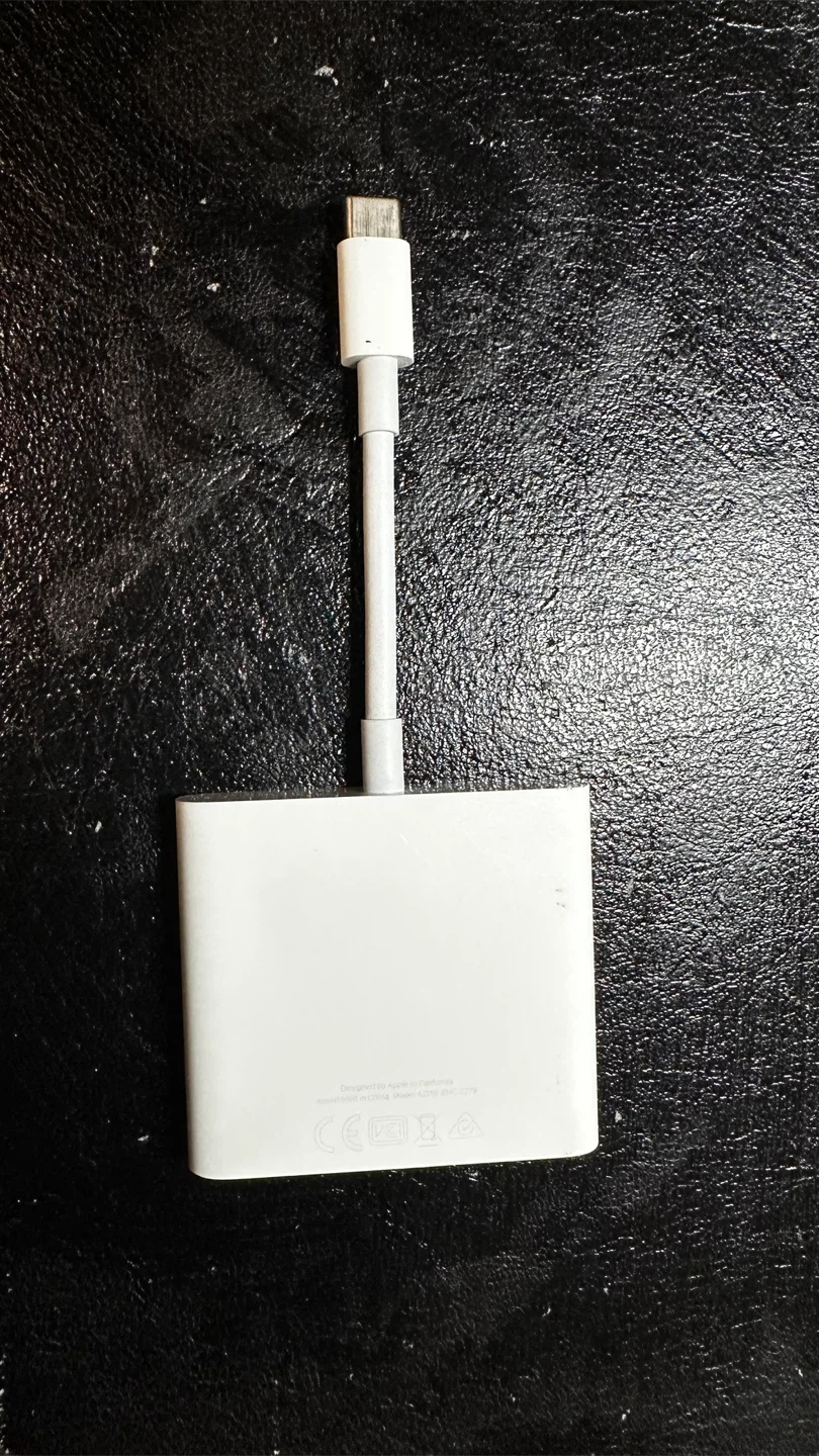 Apple USB-C Digital AV Multiport Adapter - photo 2