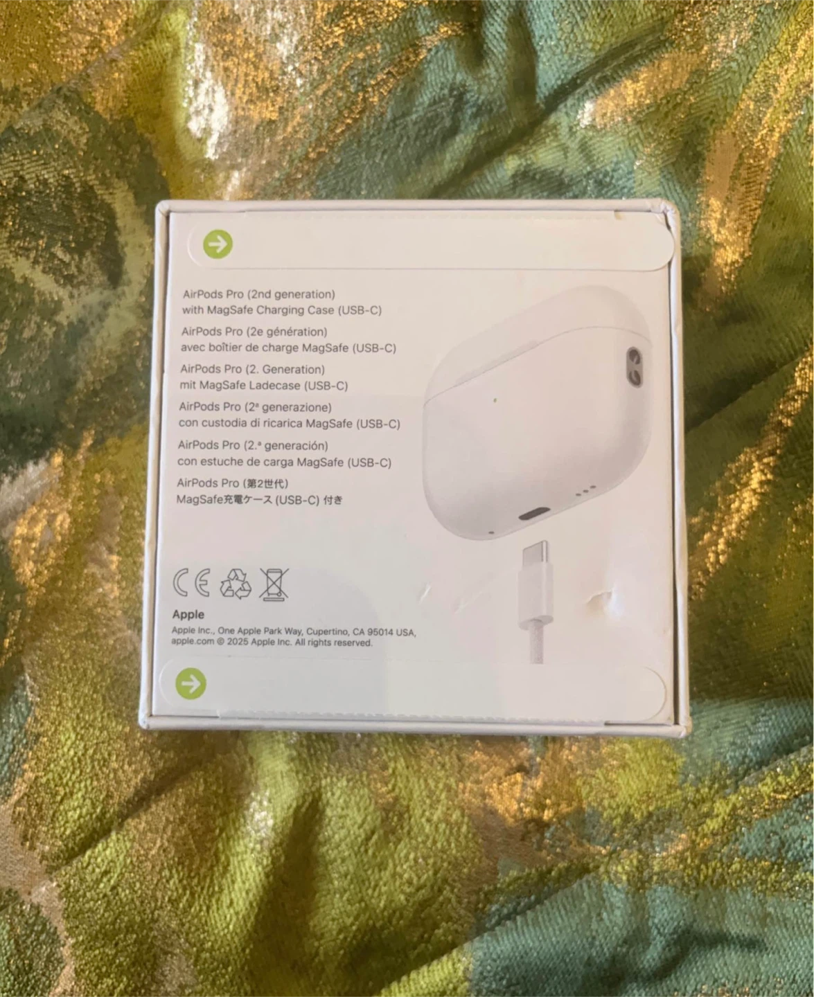 Apple AirPods Pro (2nd Gen) with MagSafe Charging Case - photo 2