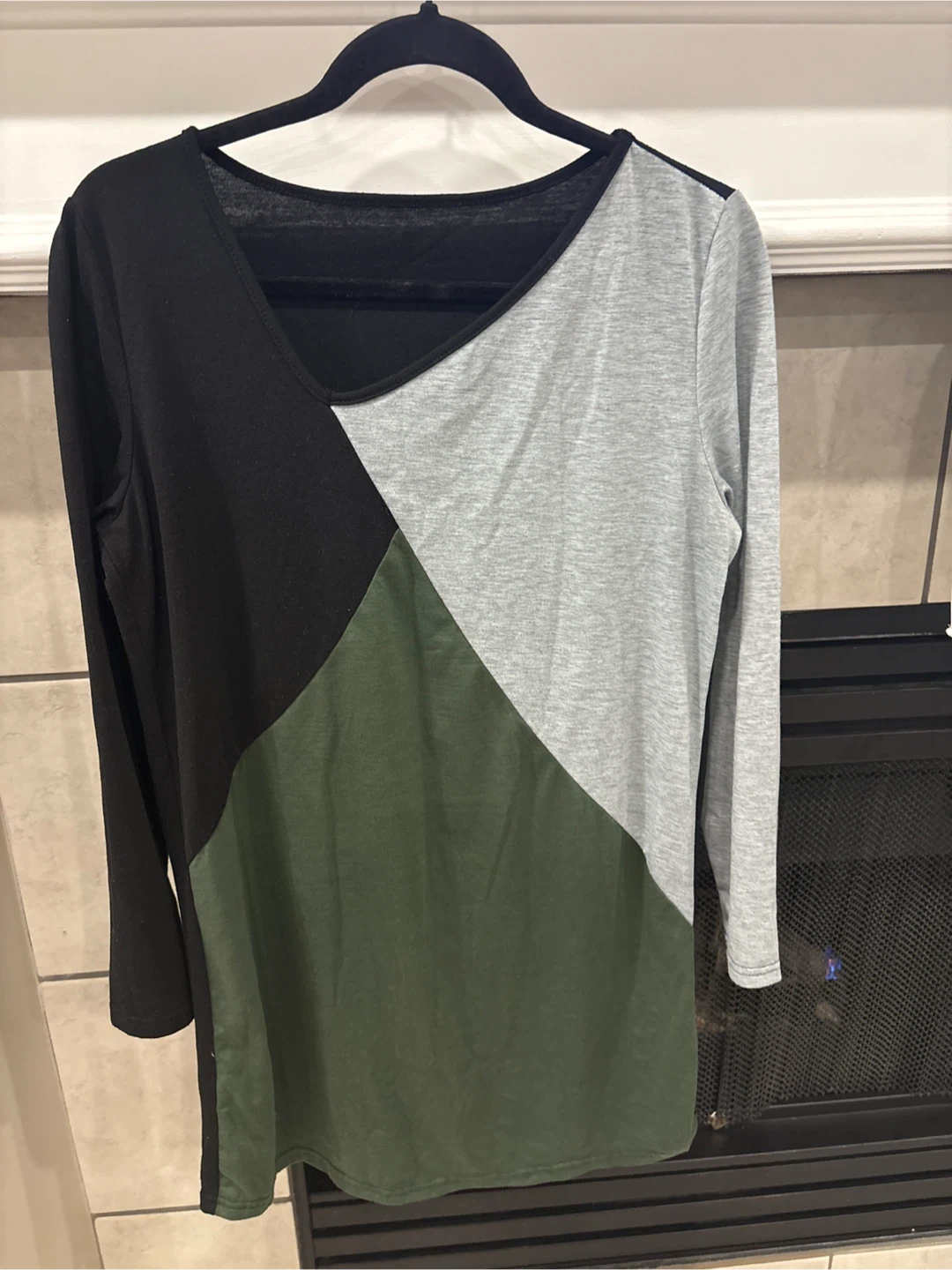 Colour-blocked long-sleeve tunic top