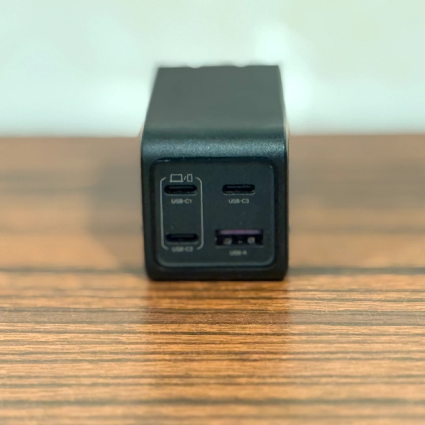 UGREEN 65W USB-C 4-port Wall Charger - photo 4