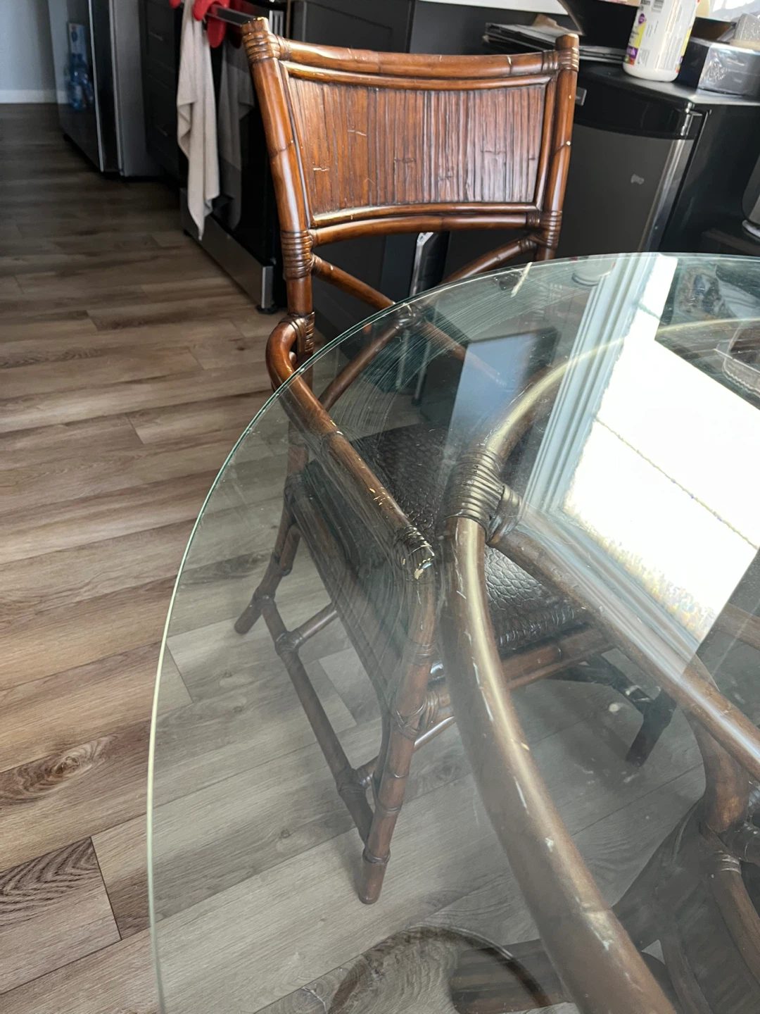 Round Glass Top Dining Table with 4 Rattan Chairs - photo 3