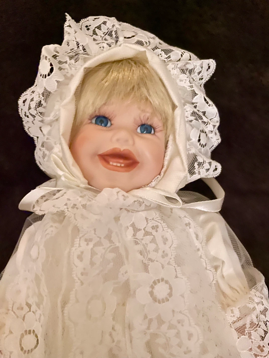 VINTAGE PORCELAIN DOLL - photo 2