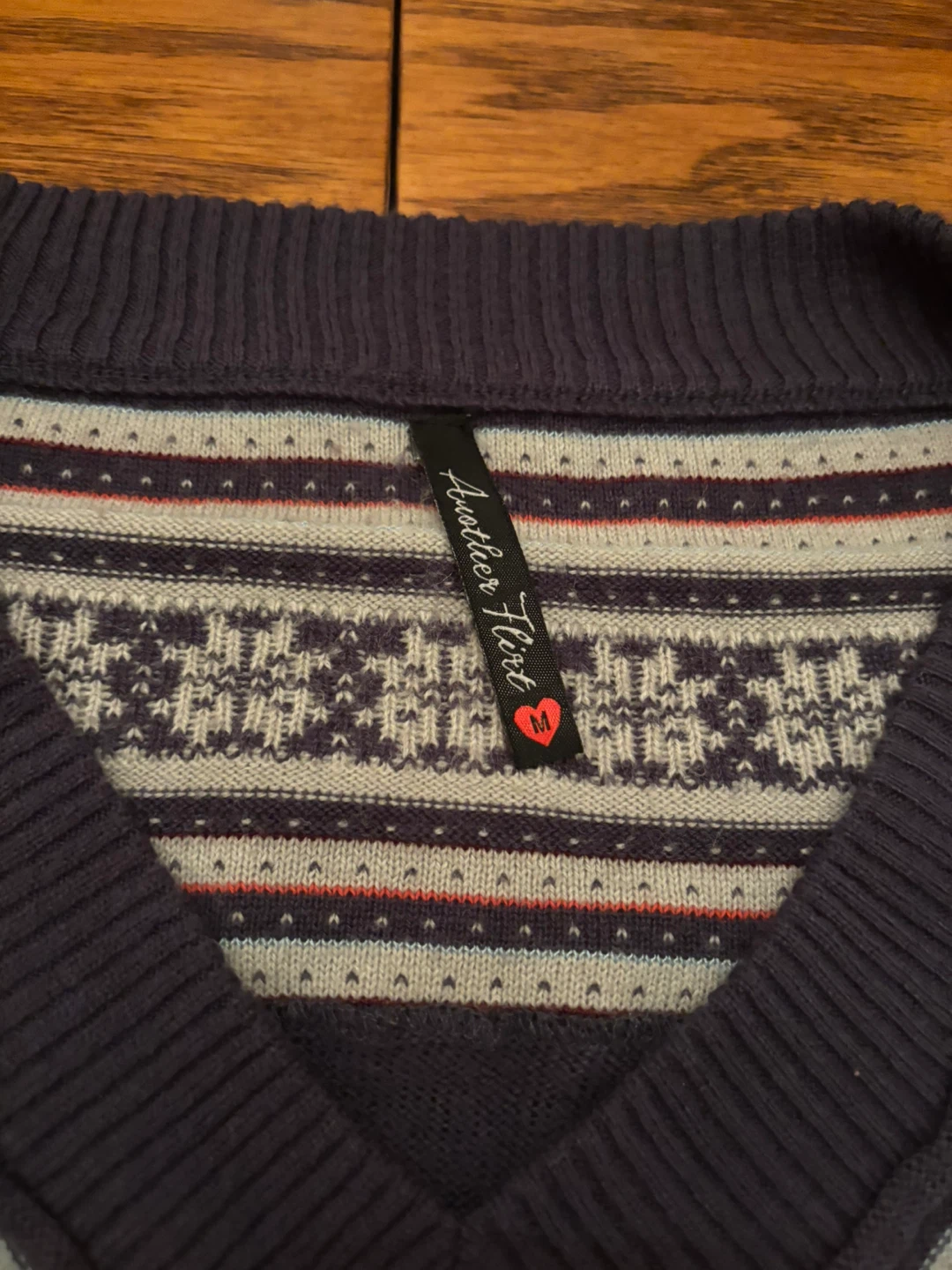 V-Neck Sweater With Patterns - photo 2