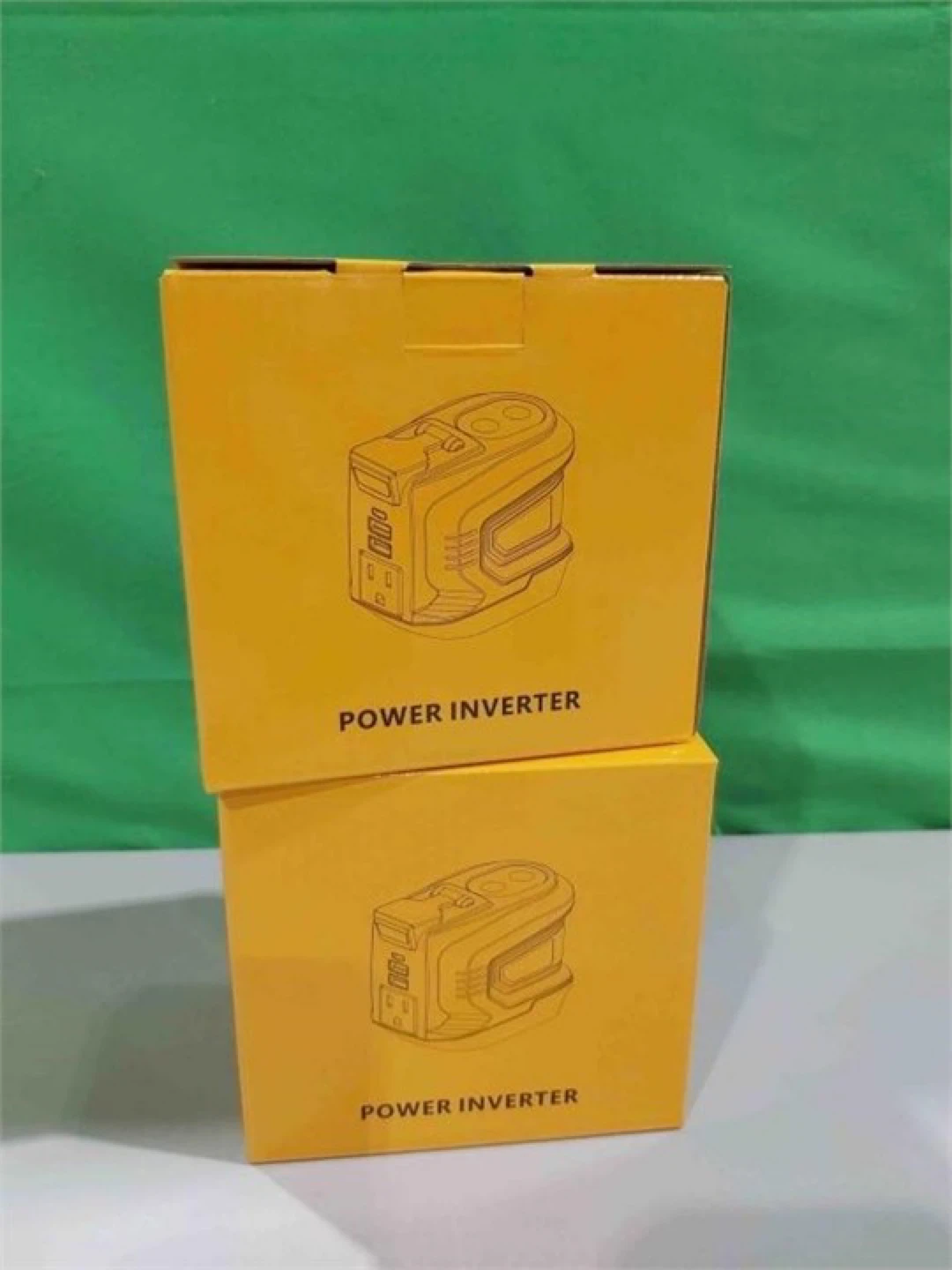 Lot of 2 LIVOVALNY Power Inverters 200w - photo 2