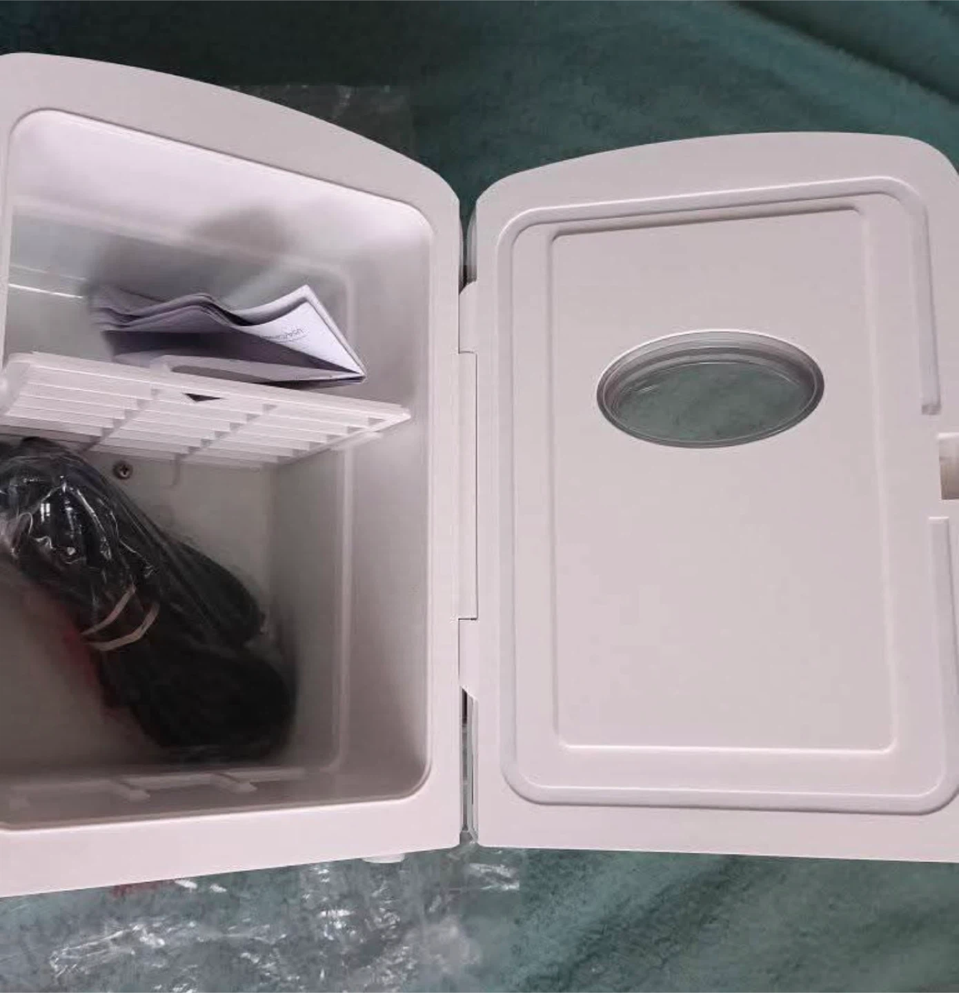 Frigidaire Mini Fridge 6 can - photo 4