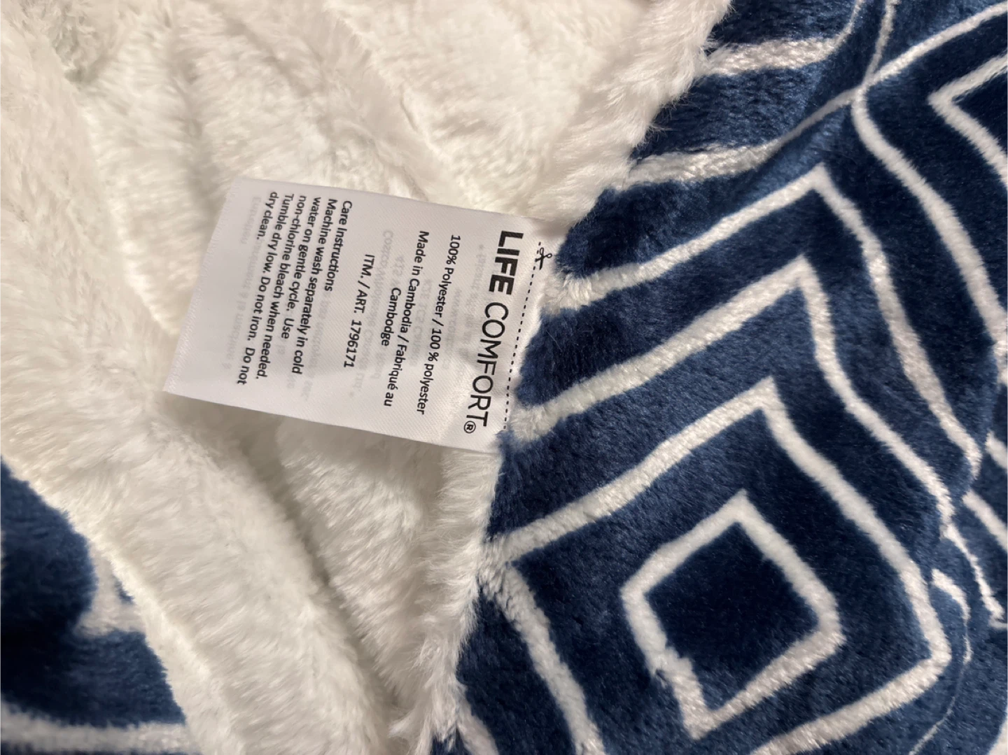 NWOT Life Comfort Fleece Throw Blanket - photo 2