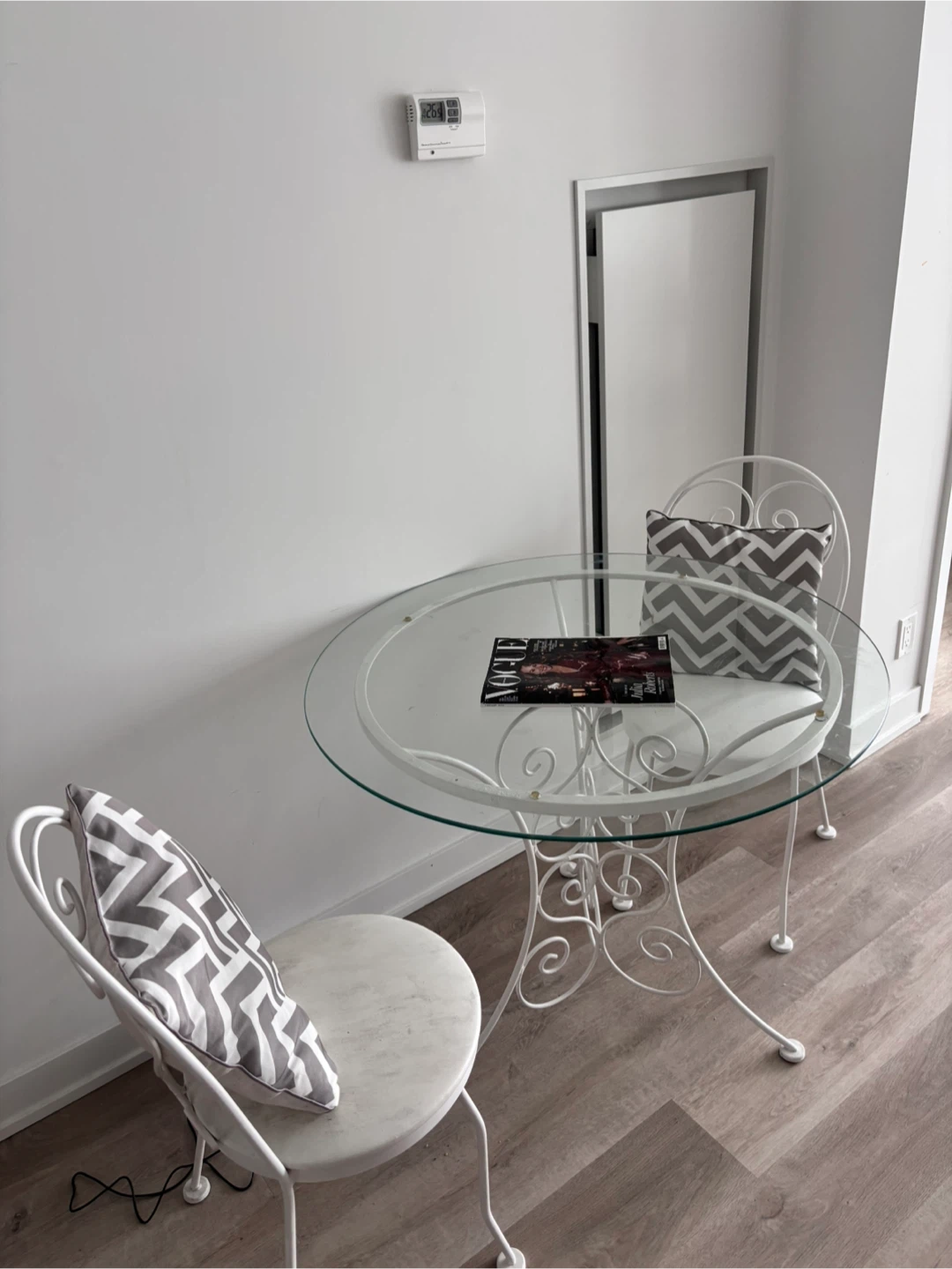 White Metal and Glass Bistro Set with 2 Chairs - photo 2