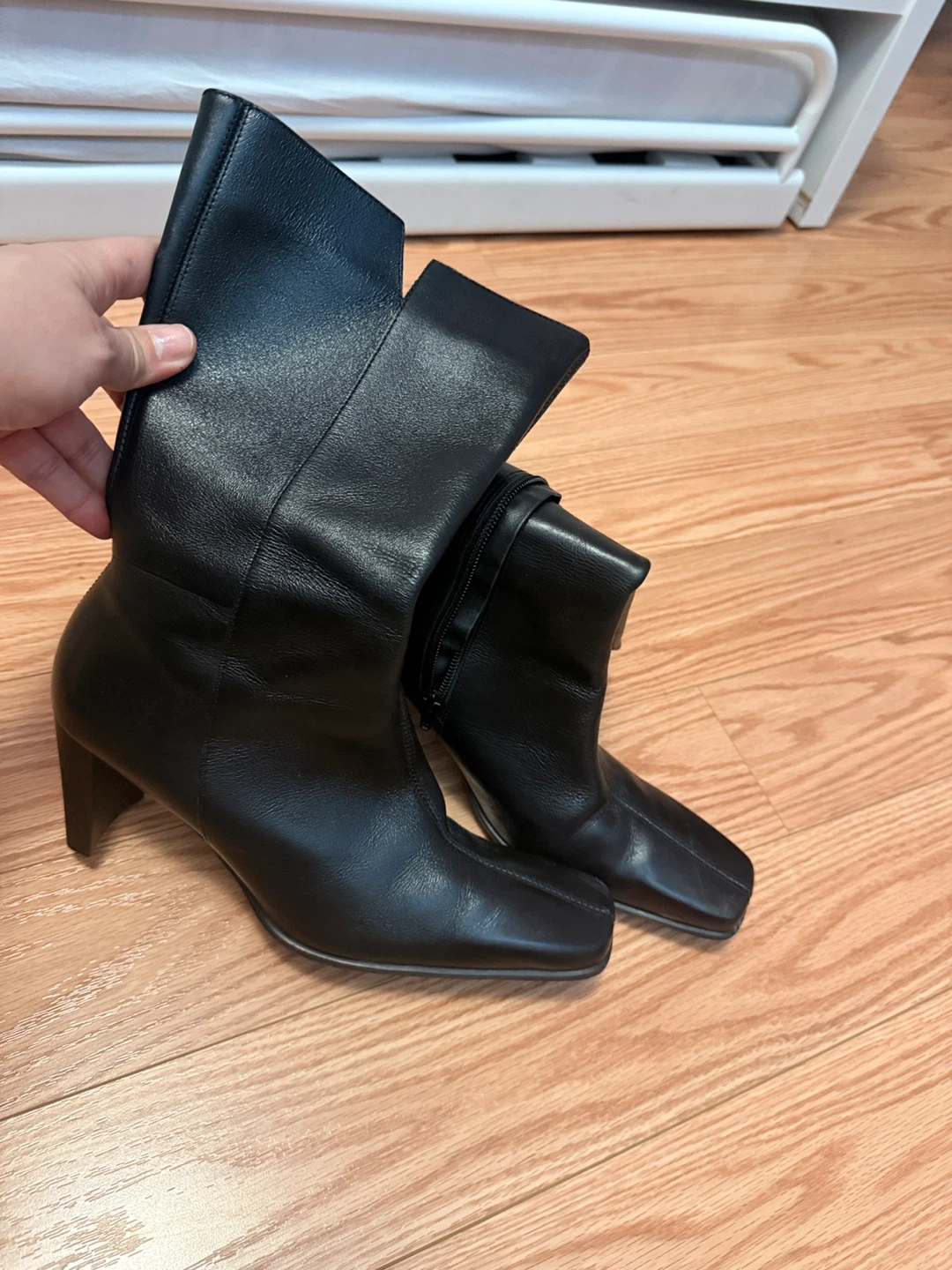 Black Leather Ankle Boots - Hush Puppies - photo 4