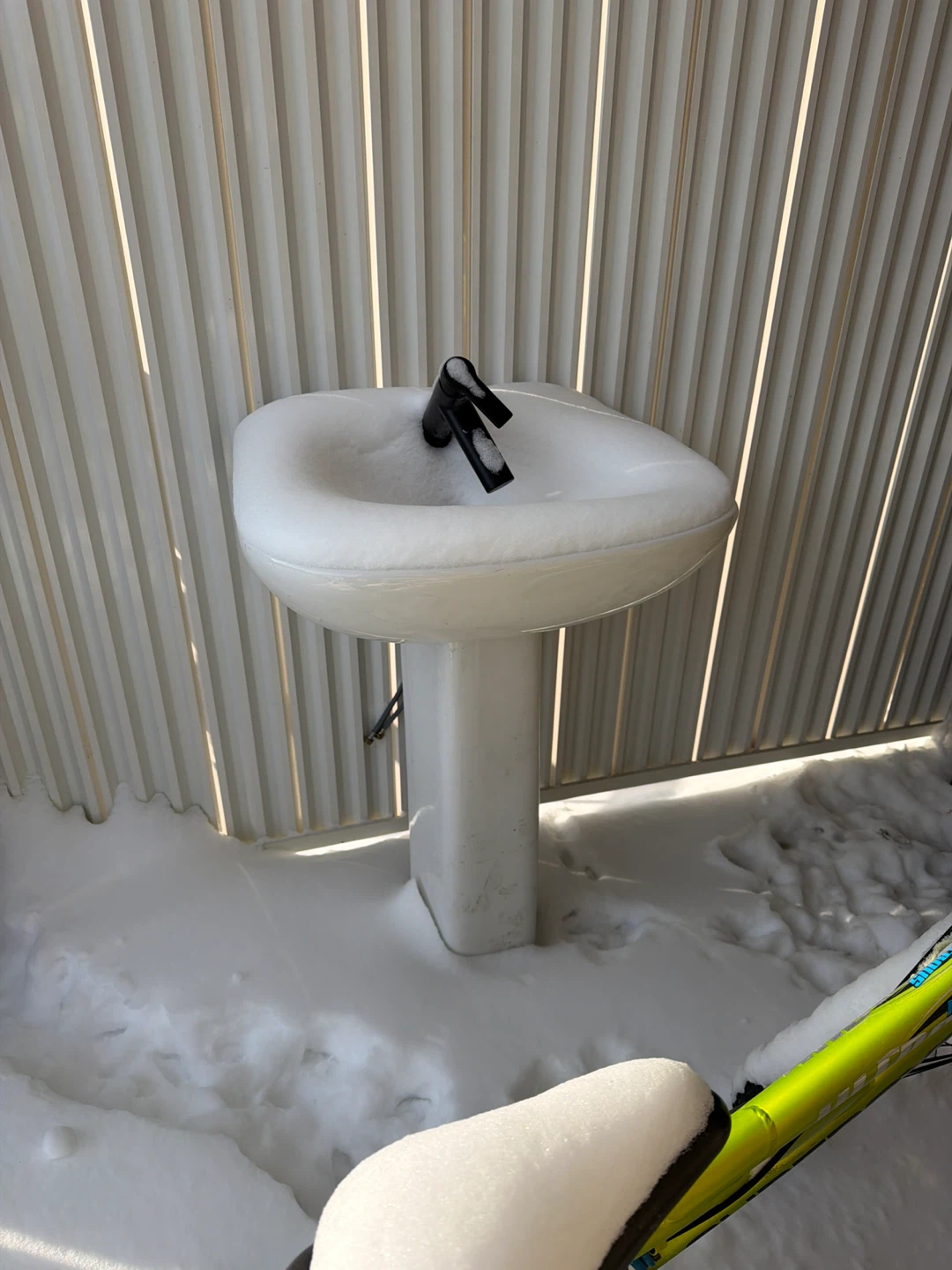 Pedestal Sink with Faucet