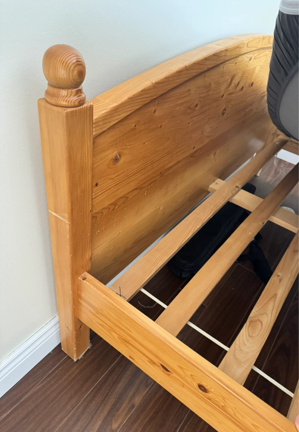 Solid Wood Bed Frame_Queen size - photo 3