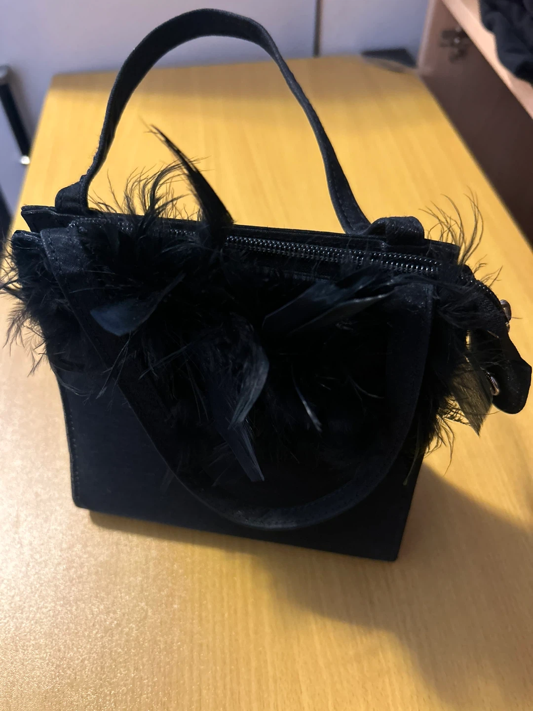 Black Feather Handbag - photo 2