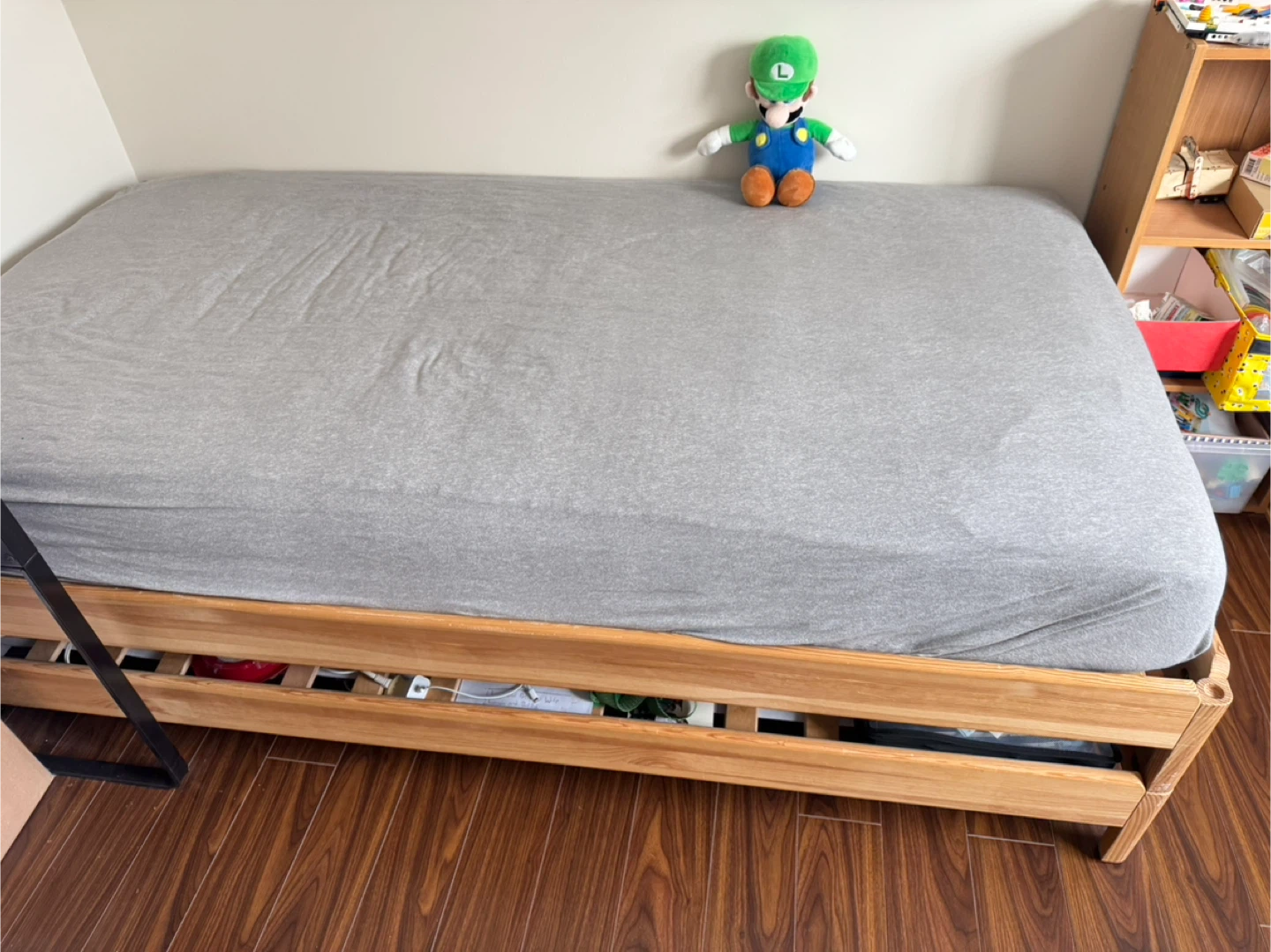 IKEA UTÅKER Stackable Twin Bed Frame - Pine - photo 2