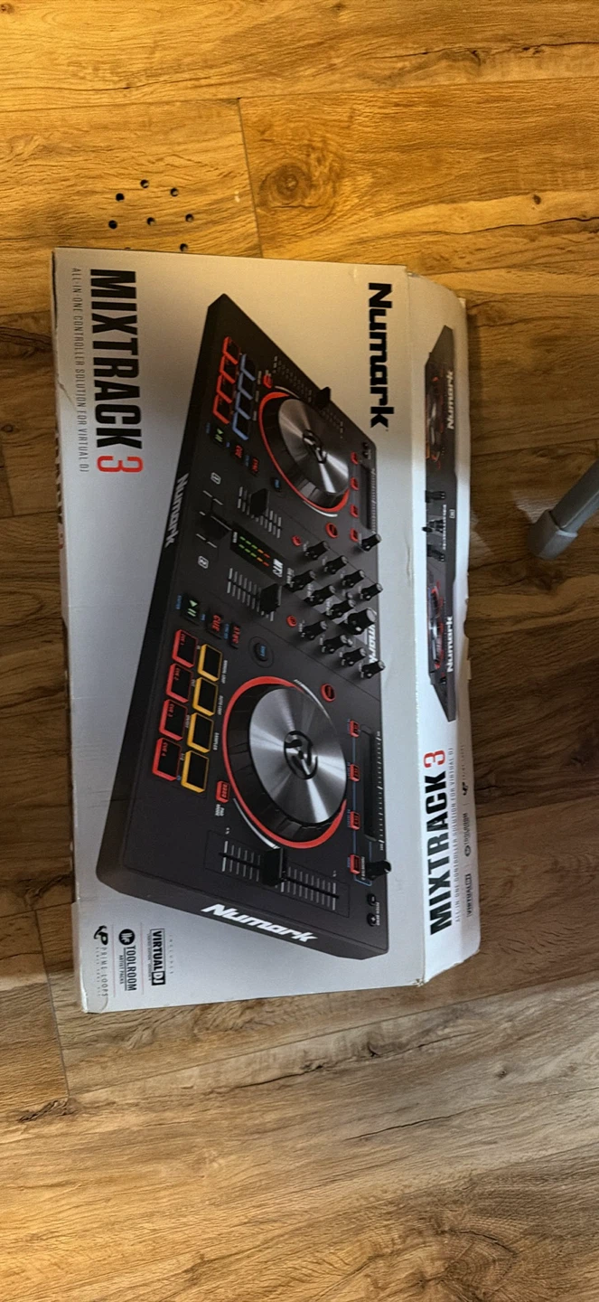 Numark Mixtrack 3 DJ Controller - photo 2