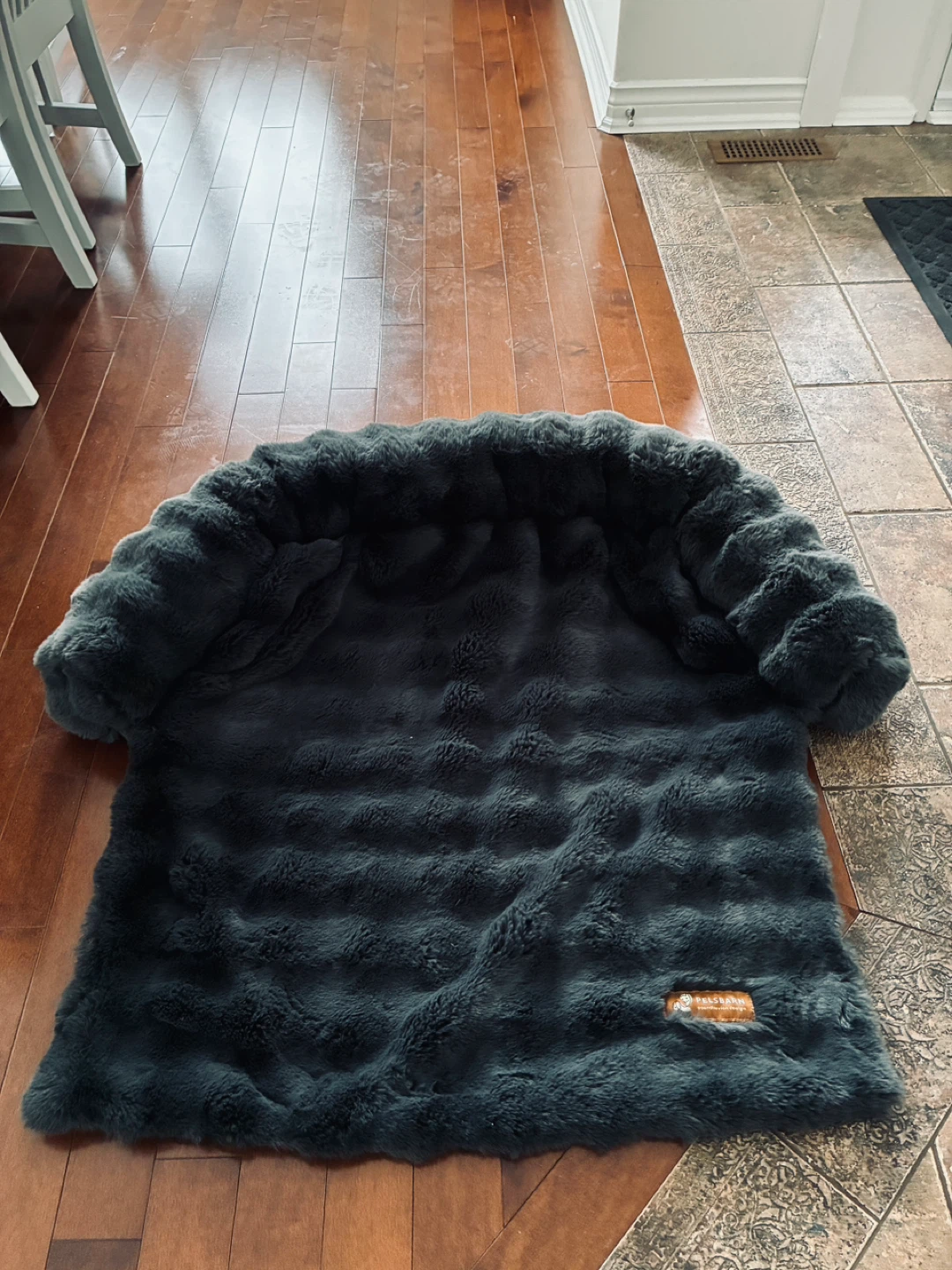 “Pelsbarn” luxurious large dog sofa bed