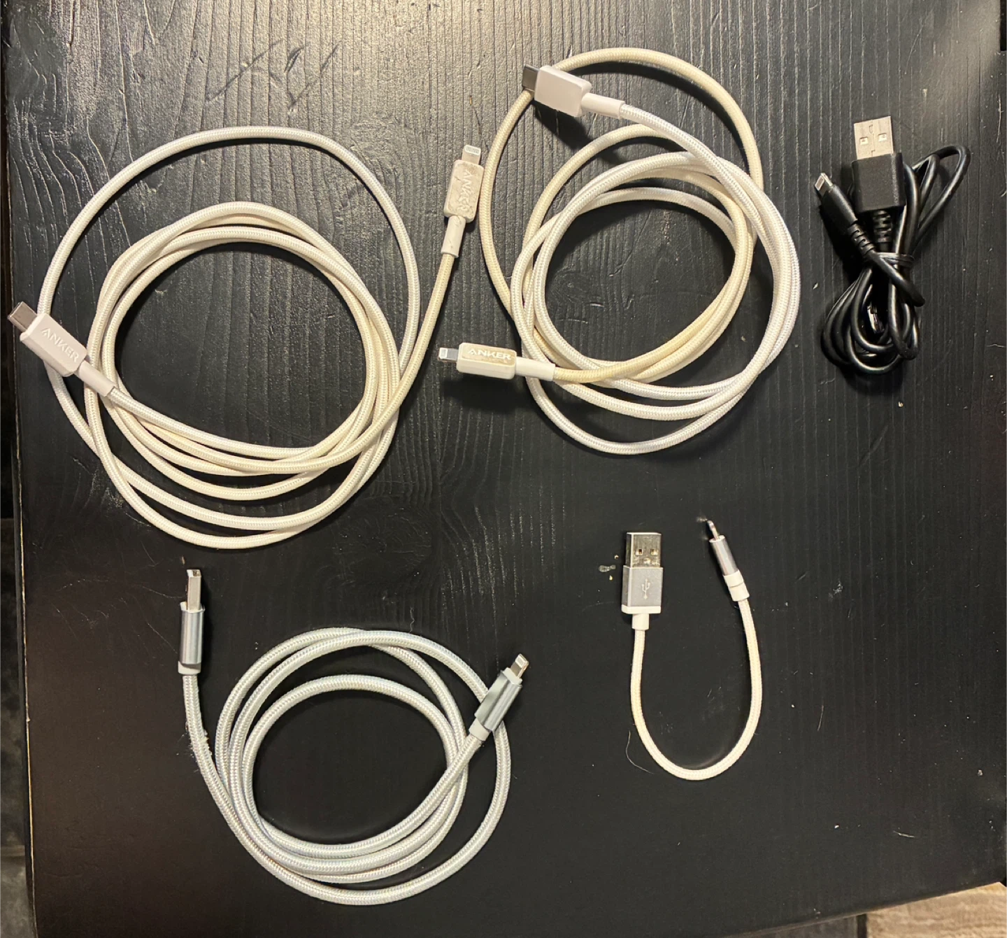 iPhone 13 - White & charging cords - photo 5