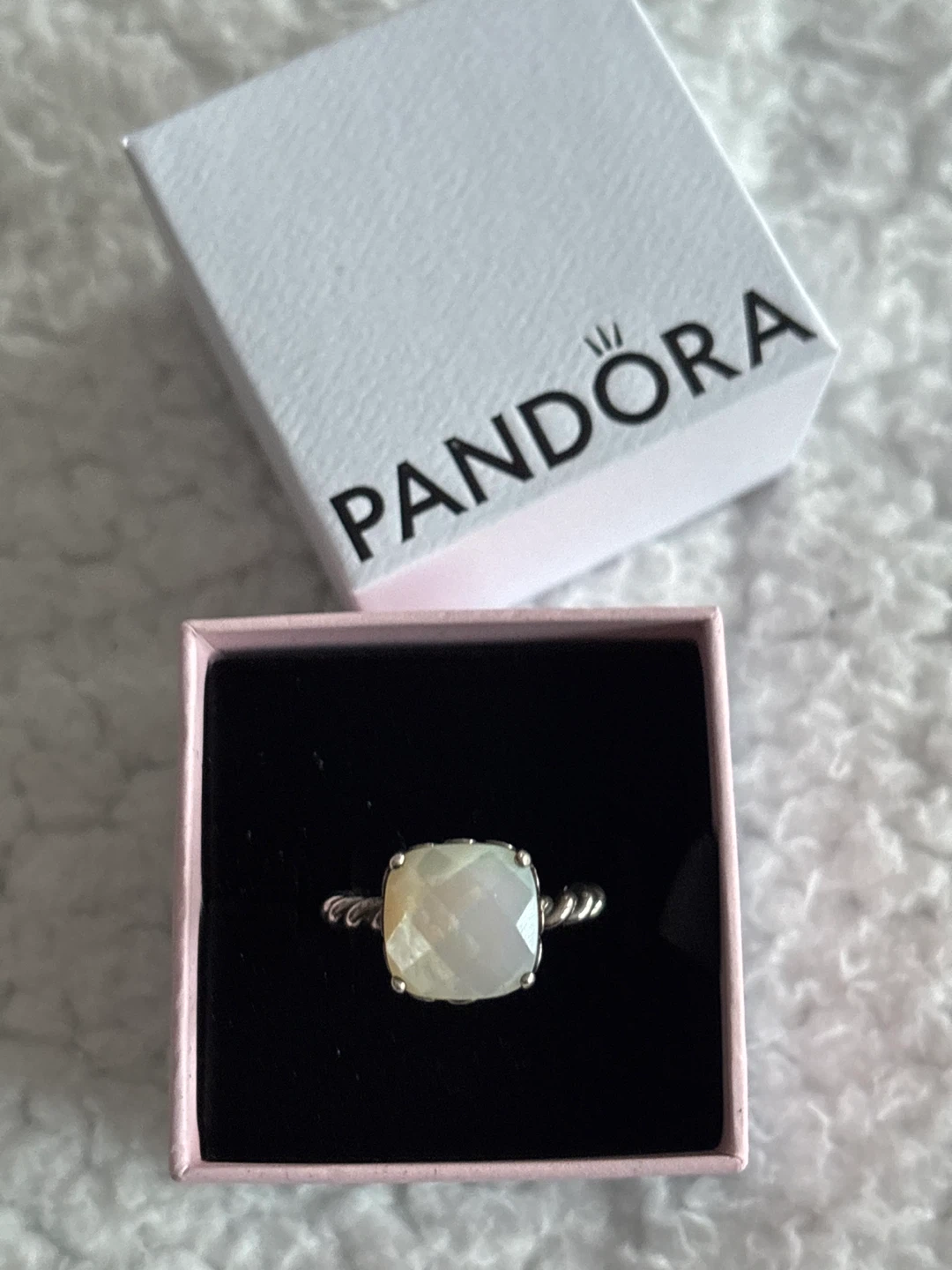 Pandora Ring Mother of Pearl