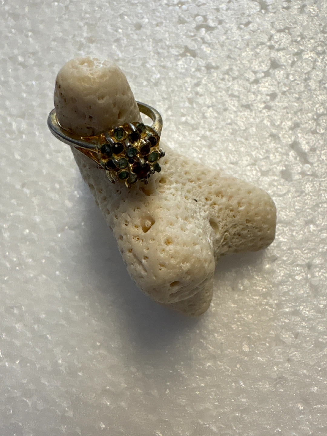 🥕Gold-tone Cluster Ring with Green and Red Stones