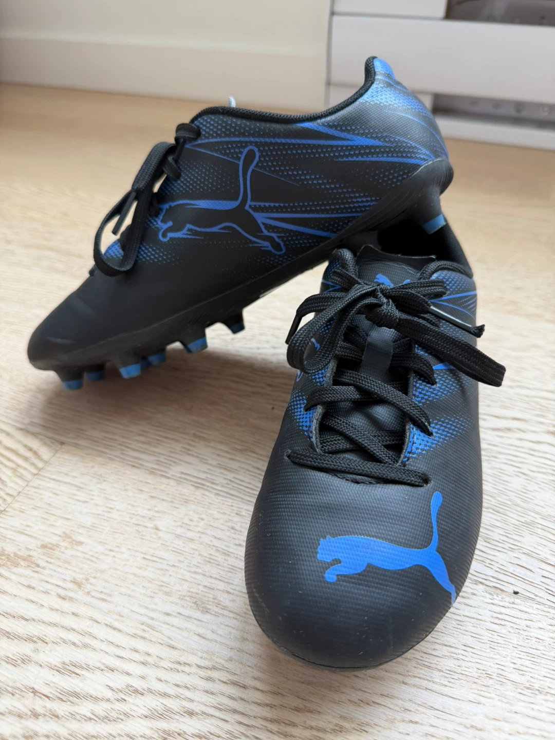 Puma Junior Cleats Size 2 - photo 4
