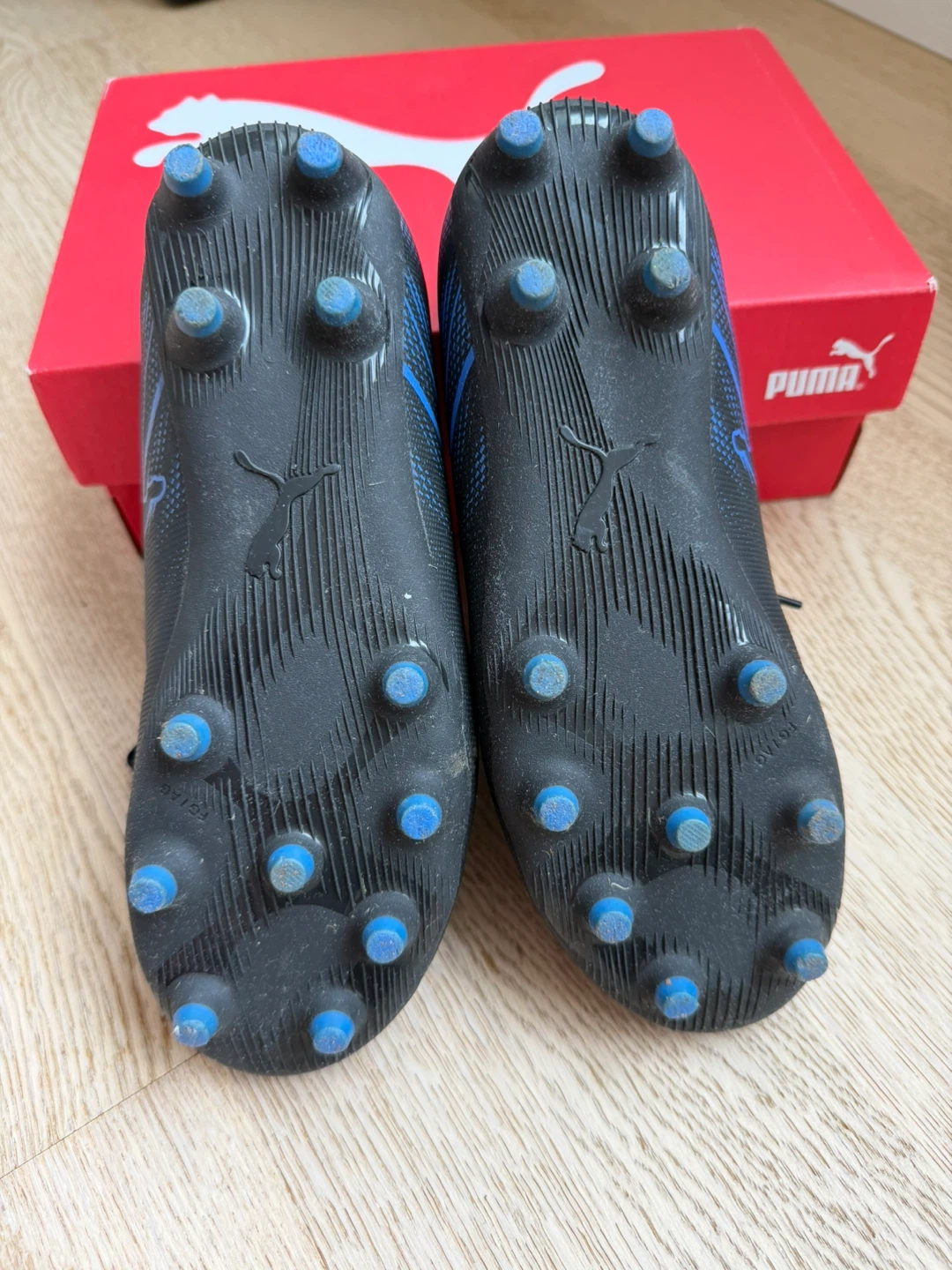 Puma Junior Cleats Size 2 - photo 2