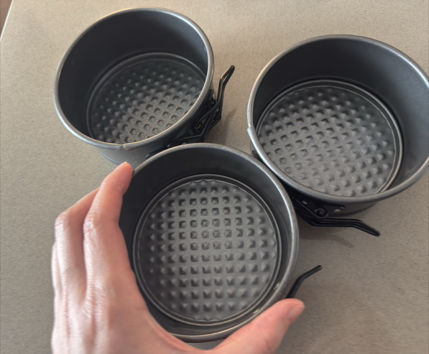 Set of 3 Round Springform Cake Pans - photo 2