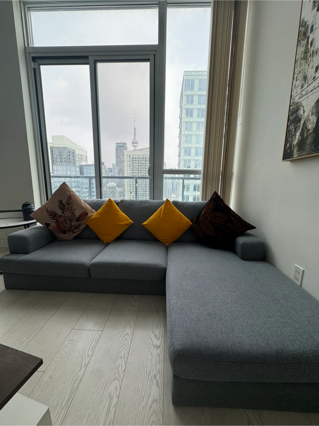 Modern L-Shaped Sectional Sofa with Chaise – Grey