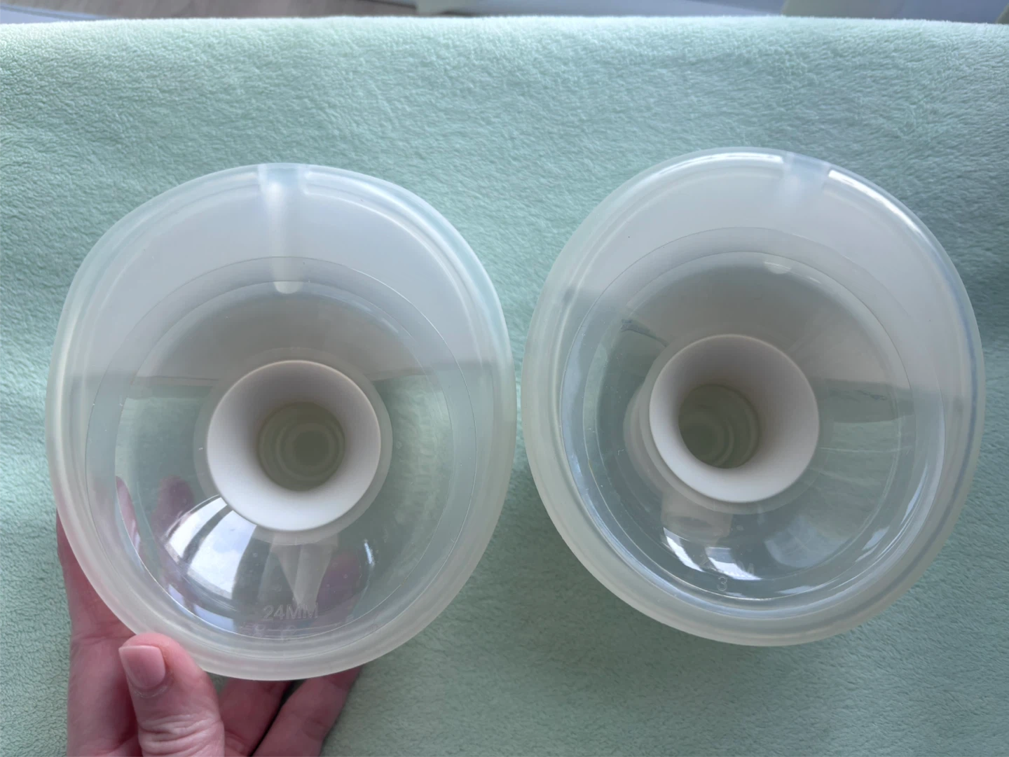 Momcozy M5 Wearable Breast Pump - Gently Used - photo 4