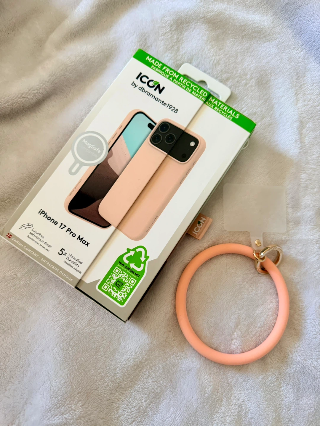 iPhone 17 Pro Max Case and bangle loop
