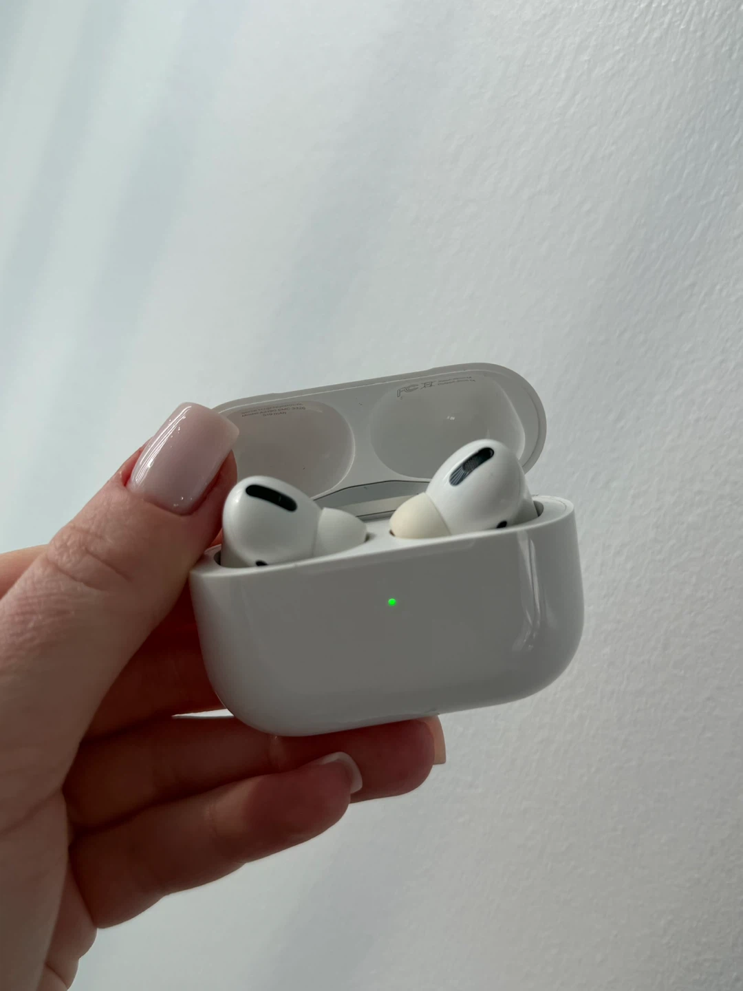 Apple AirPods Pro (1st Generation) - photo 2