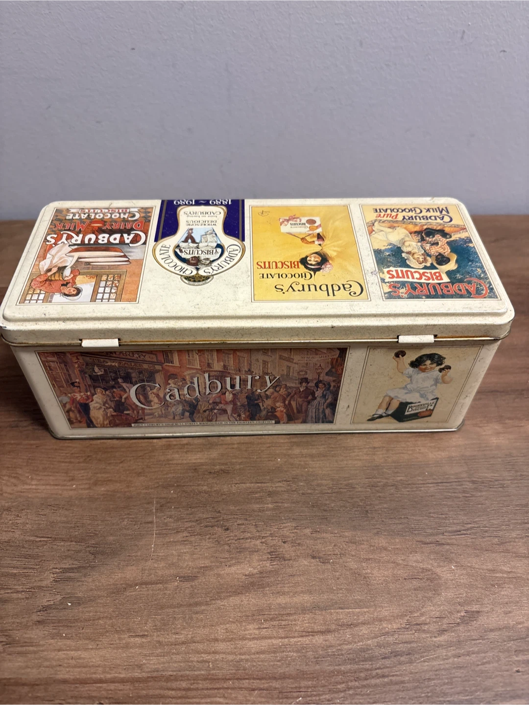 Cadbury's 100 Years Chocolate Biscuits Commemorative Tin - photo 4