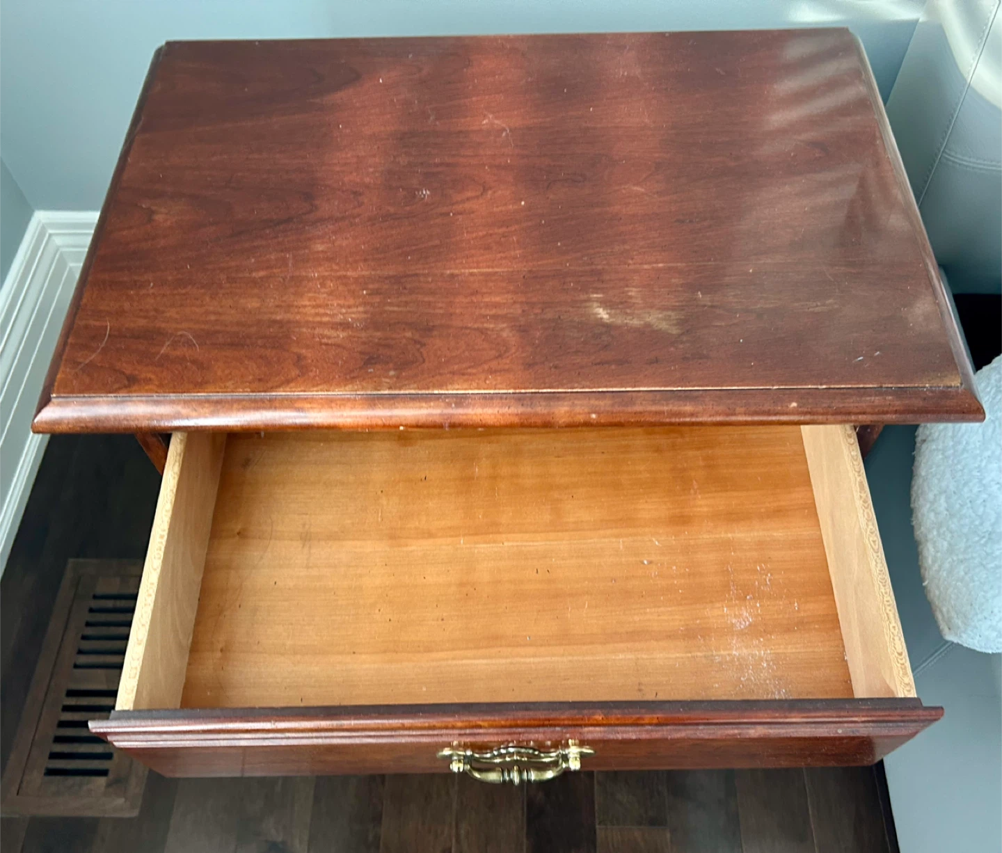 2 solid Cherry wood side tables with Drawer and Cabinet - photo 4