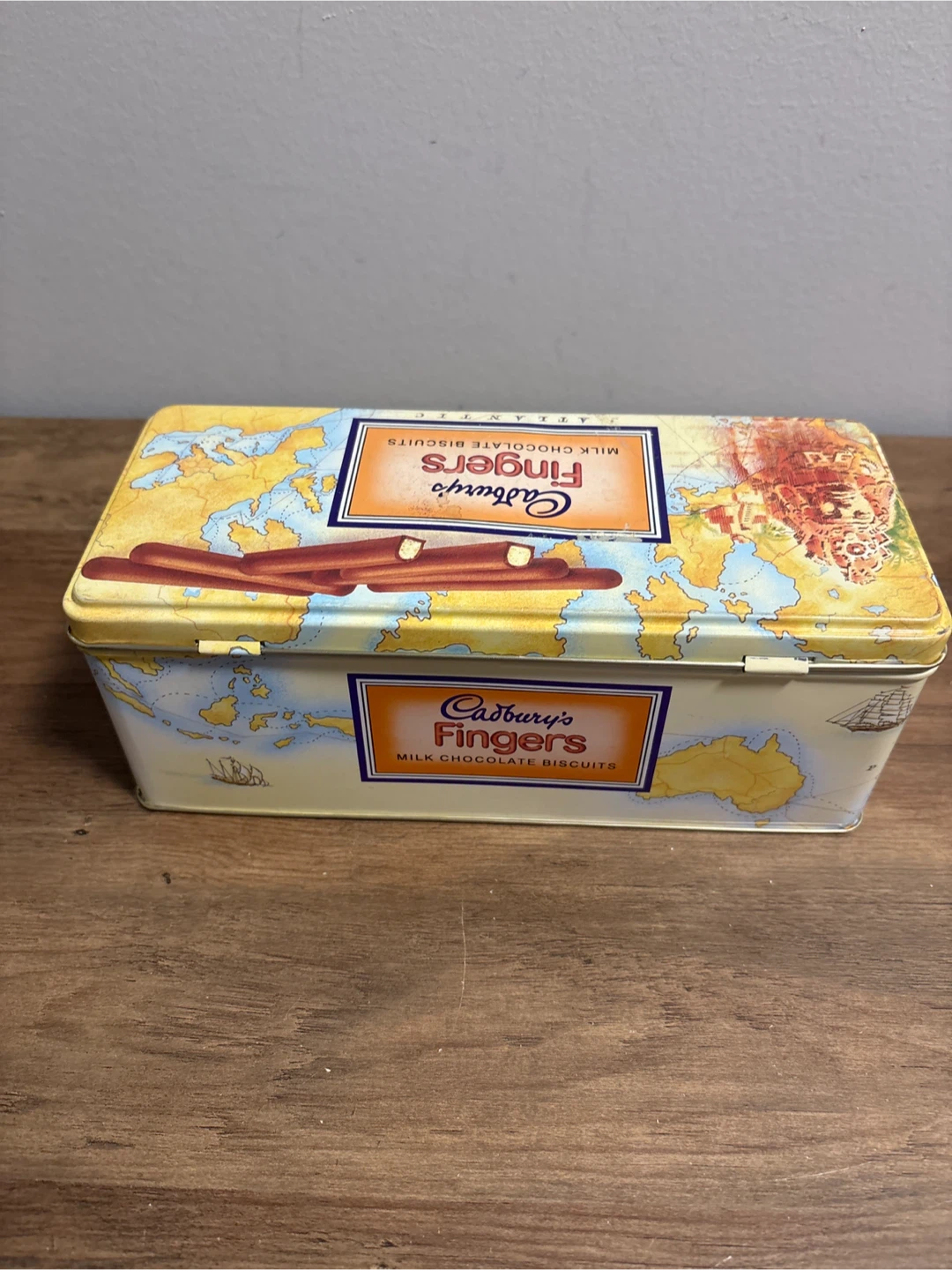 Cadbury's Fingers Milk Chocolate Biscuits Tin - photo 4