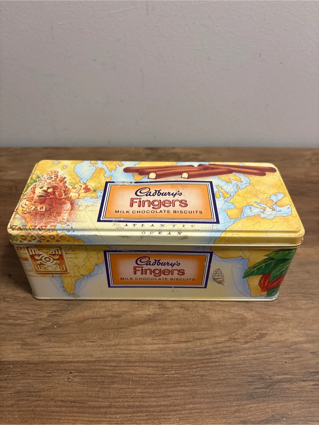 Cadbury's Fingers Milk Chocolate Biscuits Tin - photo 2