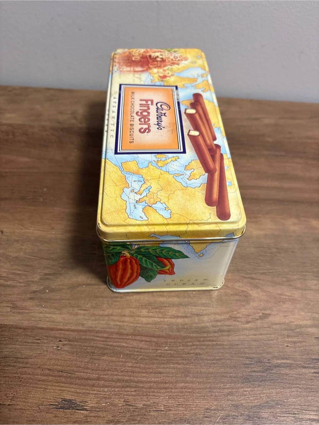 Cadbury's Fingers Milk Chocolate Biscuits Tin - photo 3