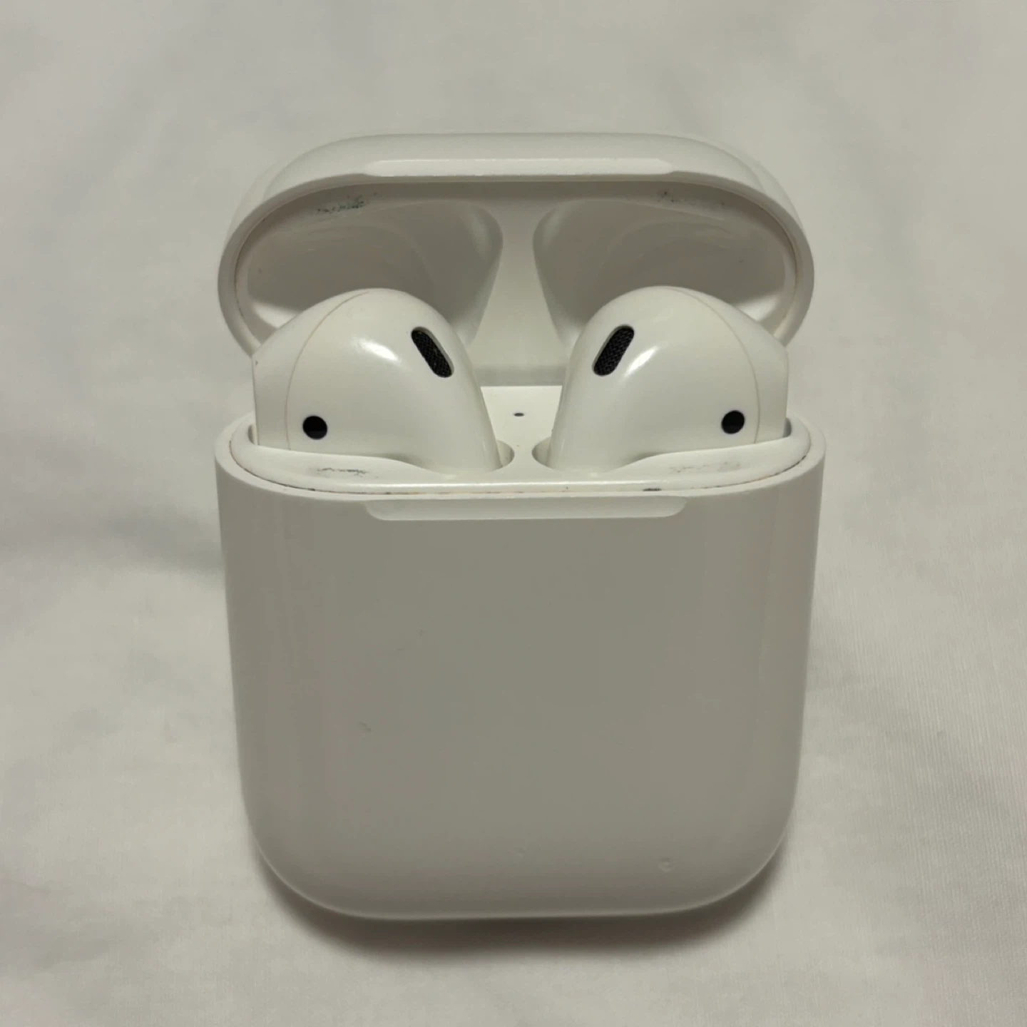Apple AirPods 1 + Two Cases