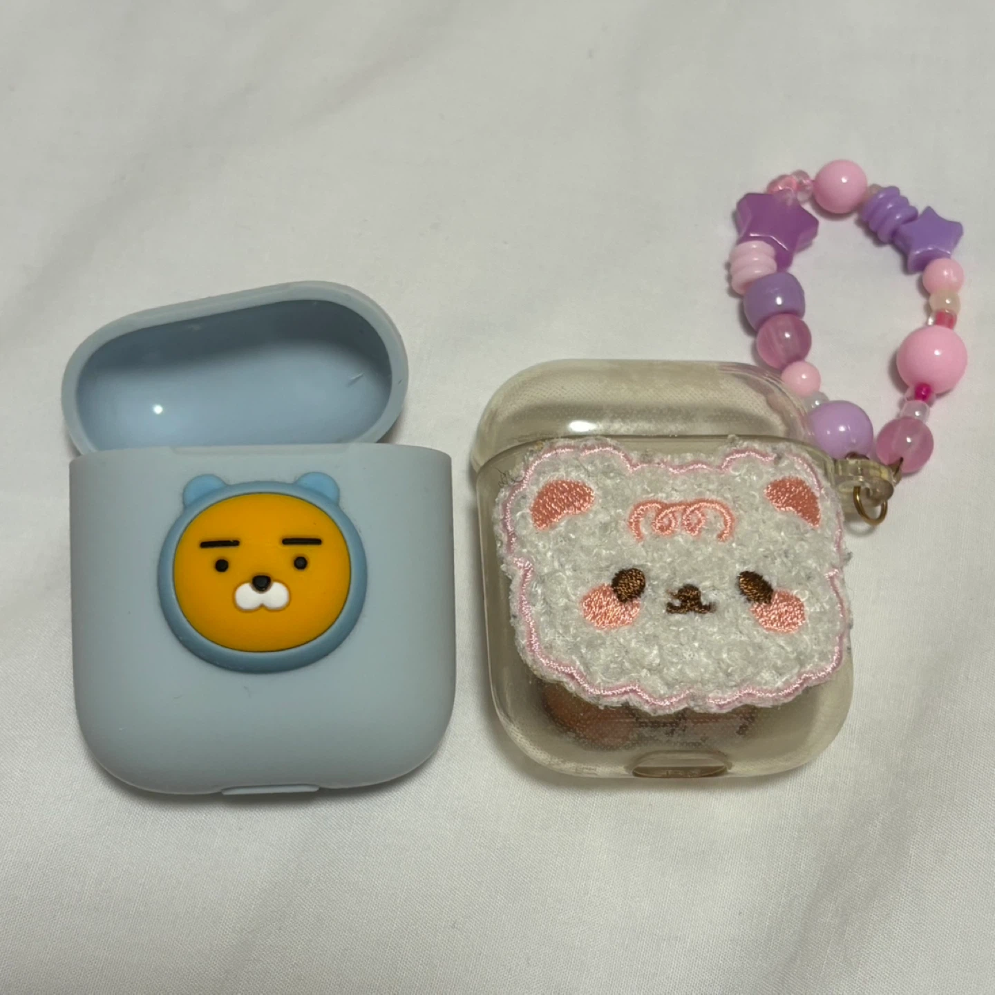 Apple AirPods 1 + Two Cases - photo 4