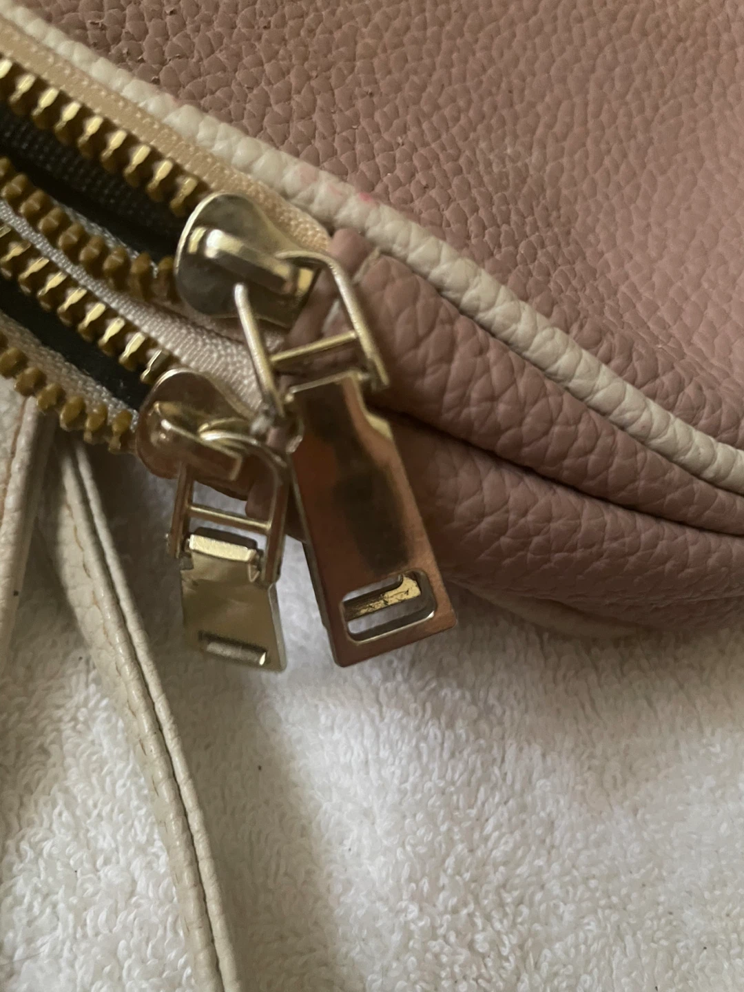 Small Pink cross bag with Bee Design - photo 3