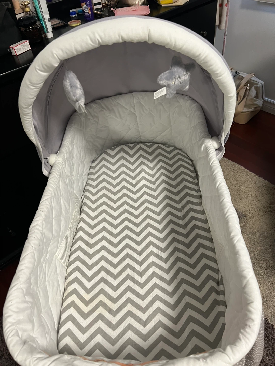 Bily bay Bassinet - rarely used- like new condition - photo 2