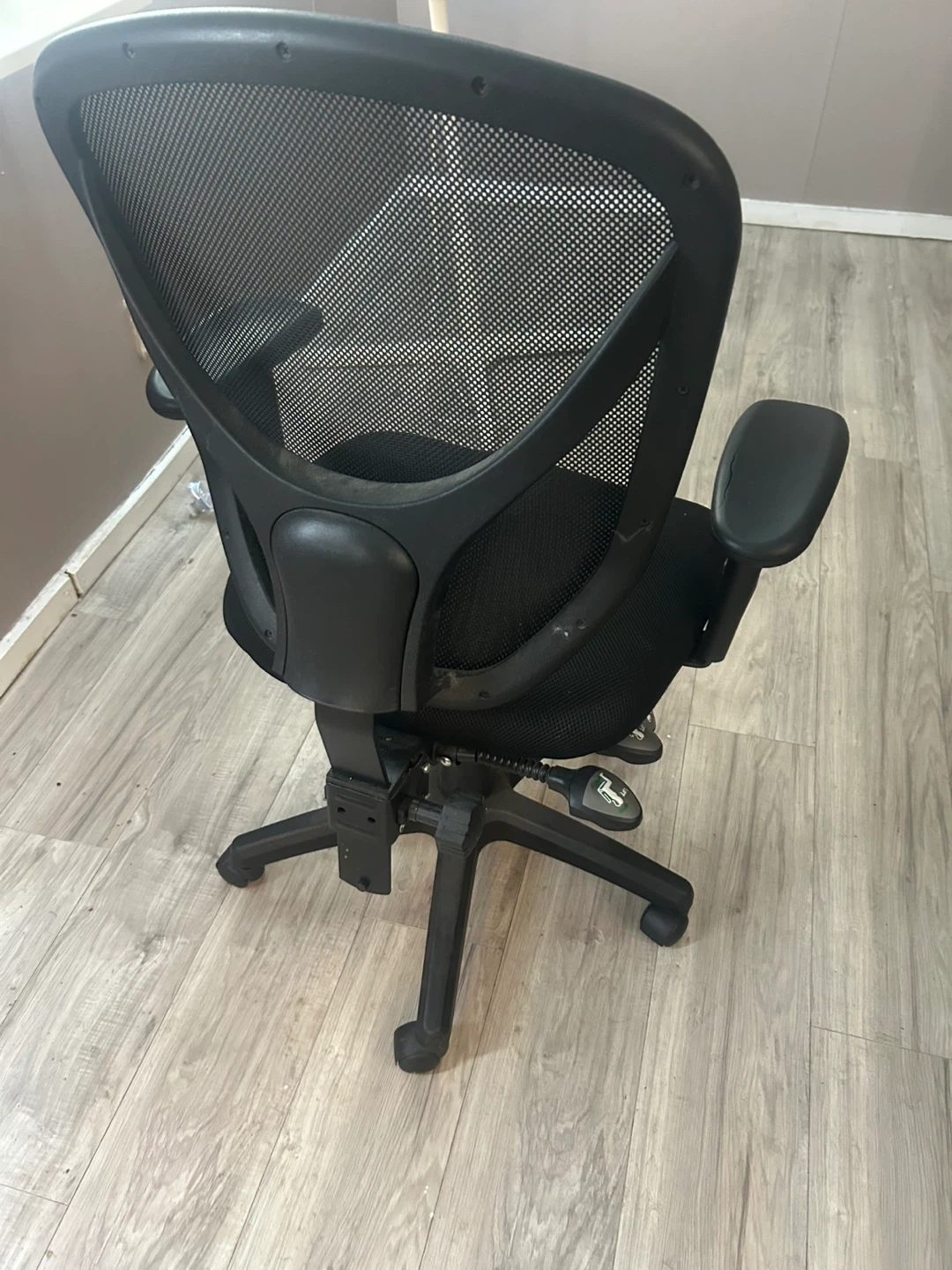 Black Office Chair - photo 2
