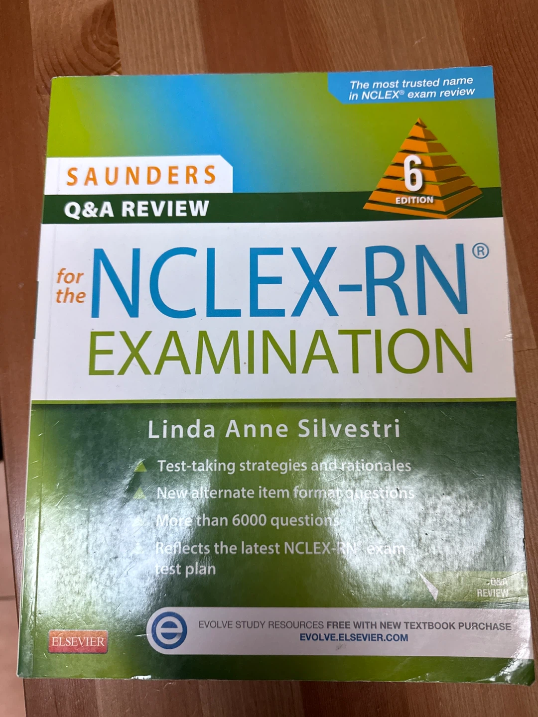 Saunders NCLEX-RN Examination Q&A Review Book