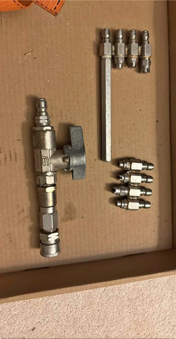 Soft washing nozzle