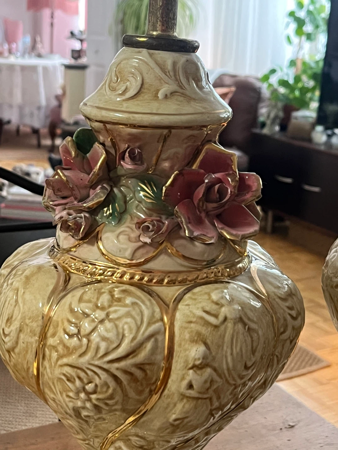 Antique Capodimonte Table Lamps With Porcelain Roses, Set of Two - photo 2
