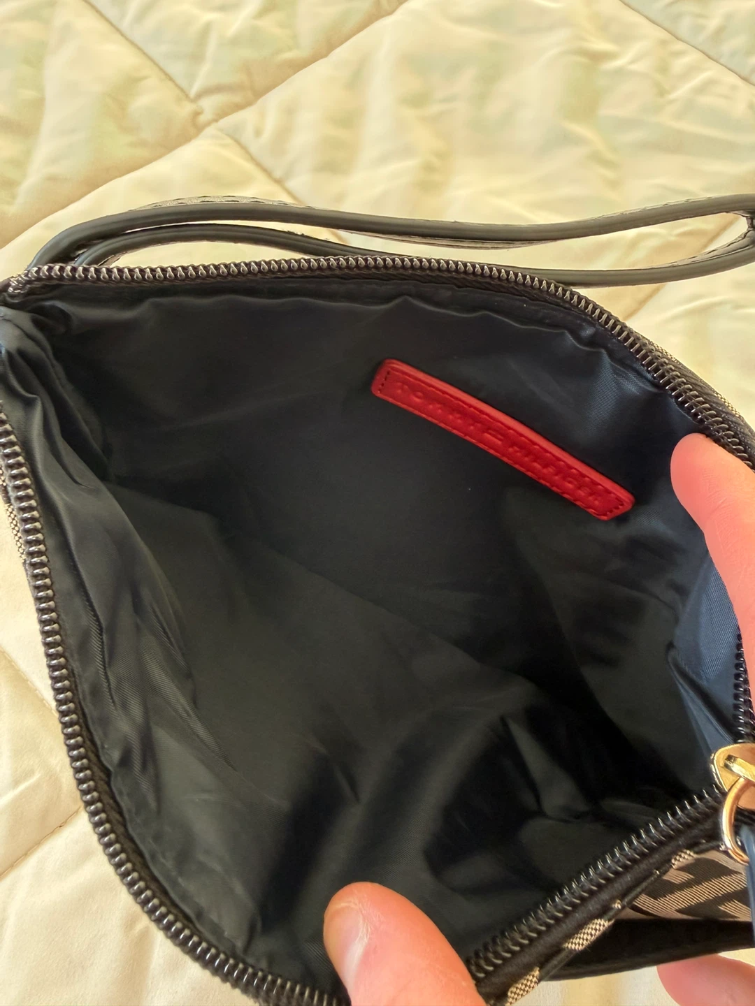 NEW-Tommy Hilfiger Monogram Wristlet – Black & Beige - photo 4
