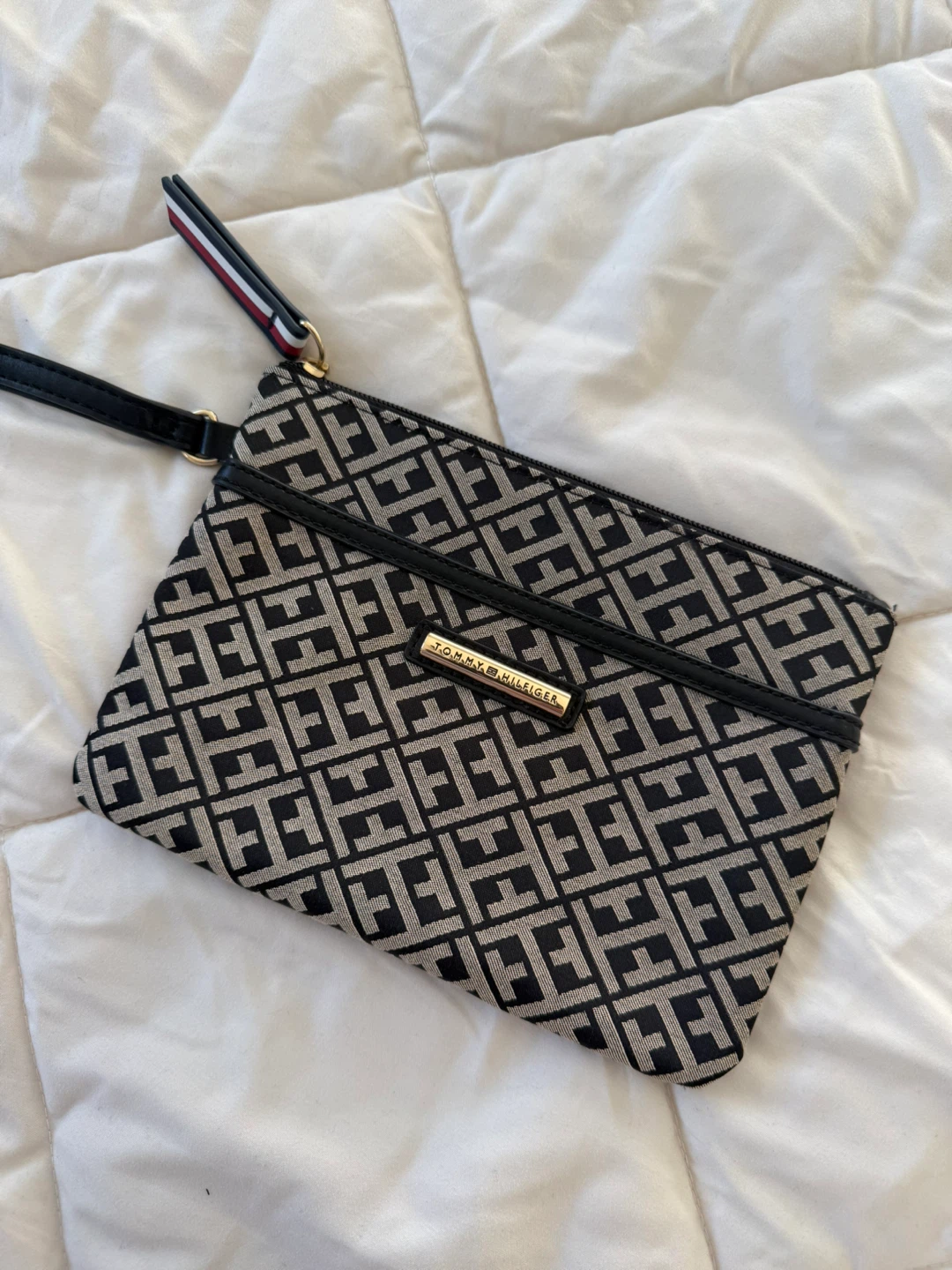NEW-Tommy Hilfiger Monogram Wristlet – Black & Beige