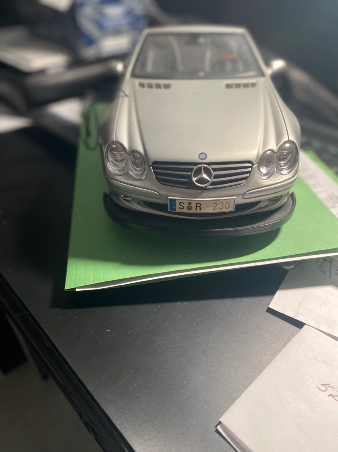 Mercedes-Benz SL 500 Diecast Model Car - photo 2