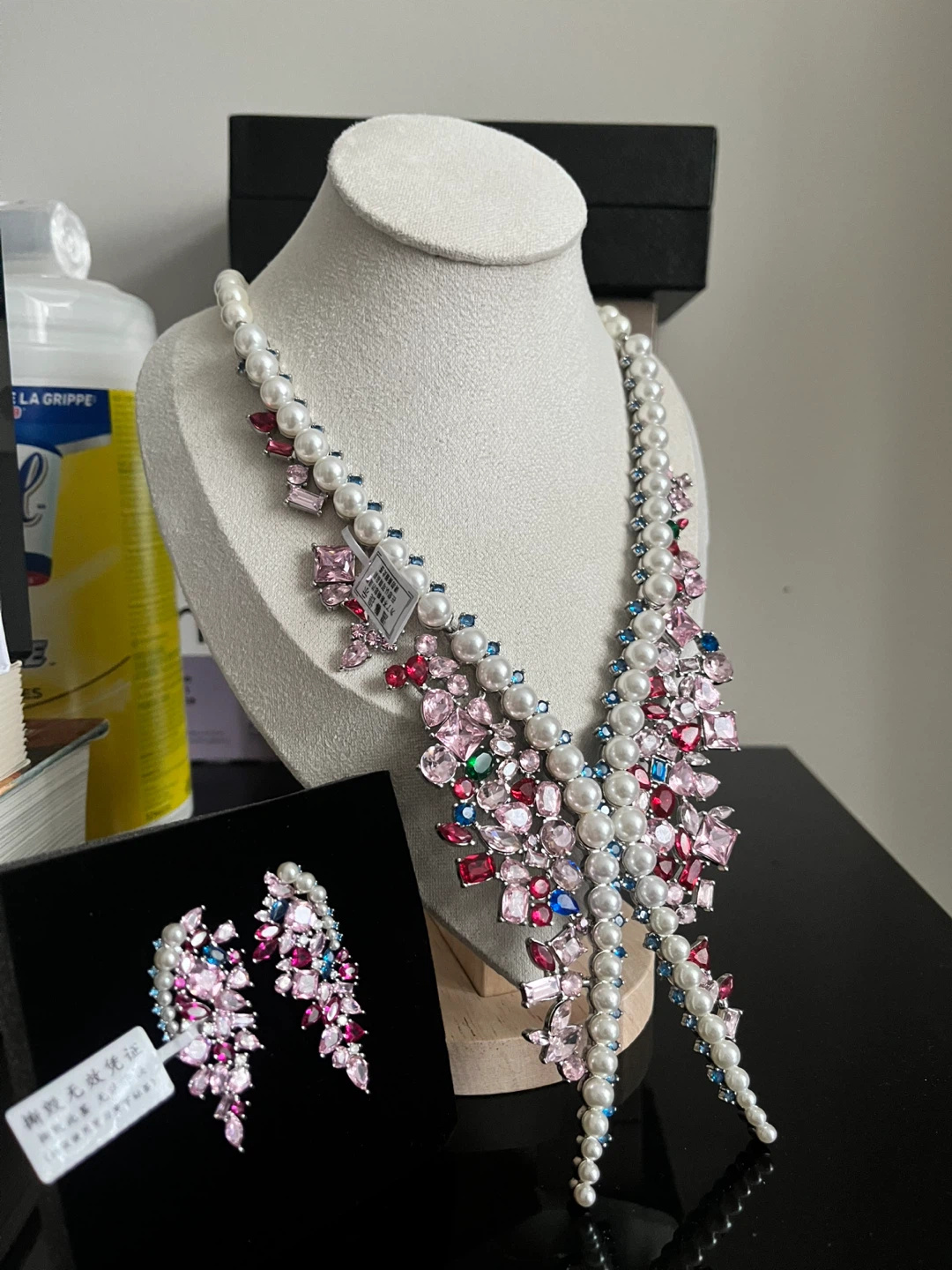 Pearl and Crystal Statement Necklace and Earrings Set - photo 3